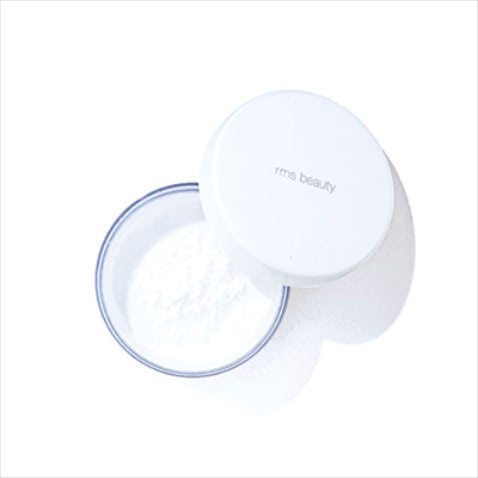 rms beauty アンパウダー 00 4,950円／アルファネット　「皮脂の余分な皮脂をしっかり吸収してくれる透明パウダー。つけた部分が驚くほどに、さらっさらなさわり心地になります。しかもそれが長時間続く！」（戸塚さん：アパレルプレス）