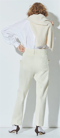 【EDITOR'S REPORT】白センタープレスパンツ 43,500円／beautiful people（ビューティフルピープル 青山店）　「まず履いたときに透けないというのが嬉しい点。生地も分厚いというより、目が詰まったようなしっかりとした生地感。起毛感もやさしい印象づくりに最適だと思います。ベルト内側にはINしたトップスがズレにくい滑り止めつき」（編集K）
