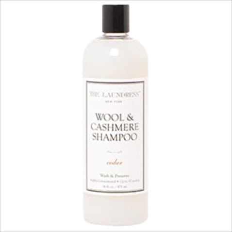 【支持率No.1のニット専用洗剤】ウールカシミアシャンプー Cedar 475mL 3,080円／THE LAUNDRESS　●「通常クリーニングに出さなければならないニットもこれを使い始めてから自宅で手軽に洗えるようになりました」（ロンハーマン PR・阿部真澄美さん）　「防虫効果があるといわれるシダーの香りが好きで、シーズン終わりの洗濯にも活躍します」（Revolution PR・和田かおりさん）