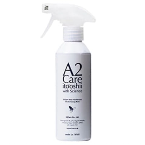 【除菌と消臭に優れる無臭スプレー】A2Care スプレー 300mL 1,980円／scope　アルコールや塩素を含まず水溶液でできているため、ニットも傷まない。　●「香りでごまかさず、においの原因菌そのものを分解・除去してくれます。液自体が無臭なので、スプレーによる混合臭もありません」（「ニットキュア」代表・植木睦子さん）