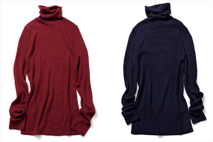〈右から〉タートルネックリブニット ネイビー、赤 各2,990円／UNIQLO　  「黒よりもカジュアル感が欲しいときに手が伸びる、ネイビーのリブタートル。ユニクロのリブタートルは買いやすい価格ですが、重ねやすい薄さとフィット感はほかにもあまり見ません。冬には欠かせない存在！」（渡邉さん）