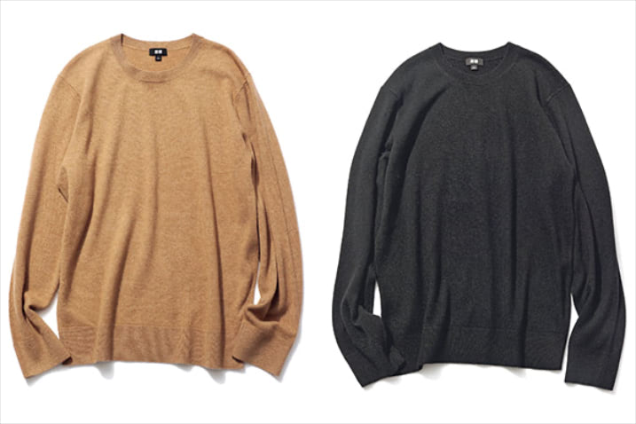 〈右から〉カシミヤクルーネックニット 黒、ベージュ（メンズ） 各9,990円／UNIQLO  「薄手のカシミヤがこの価格で手に入るのはやはり魅力的。合わせるボトムを選ばない、定番色もメンズサイズでシルエットにバリエーションがあると便利です」（出口さん）