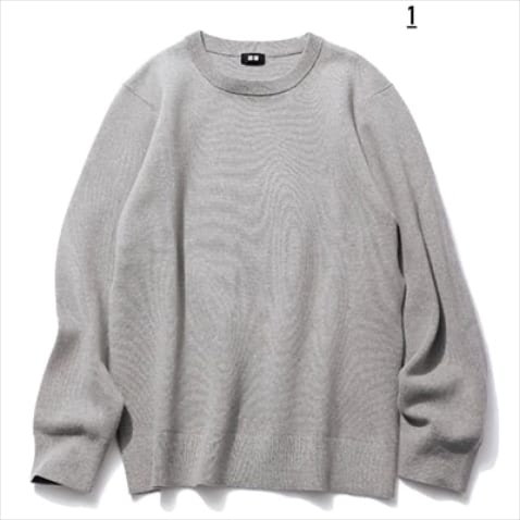 「スエット感覚で」ミラノリブ 1.グレークルーネックニット（メンズ） 2,990円／UNIQLO　「伸縮性に優れた厚みのあるミラノリブで、スエットのような着心地。微光沢でカジュアルすぎないので、きちんと感も確保できます」（岩田さん）