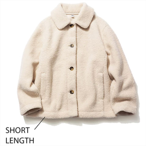 オフ白ボアコート 3,990円／UNIQLO　「フリース素材なのでボアでも重みが気になりません。ノーカラーコートに仕込んで、えりを出して着るのもかわいいと思います。今季は淡色が気分」（岩田さん）
