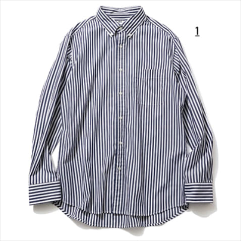 ストライプシャツ（メンズ） 1,990円／UNIQLO　「ニットの単調さに飽きたとき下に仕込みたい柄シャツ。簡単に気分転換を図れるし、ときにははおりとしても活躍します。ゆったりとした服が定番となった今、そんな2つの使い方にもユニクロのメンズサイズはちょうどいい」（出口さん）