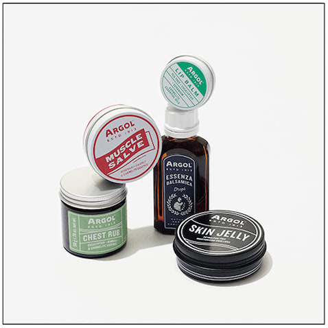 〈左下から時計回り〉アルゴール チェストラブ 50g 2,200円、マッスルサルヴ 40g 1,760円、リップバーム 10g 1,100円、エッセンザバルサミカ ドロップ 50mL 1,458円、スキンゼリー 50g 1,760円／以上ダイショートレーディング