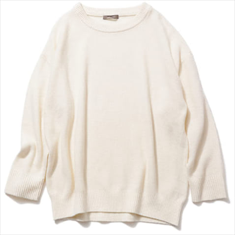 モスステッチカシミヤ混ニット 18,700円／エリオポール（エリオポール代官山）　ゆったりとしたルーズな印象ながら、随所のゆるめに締まるリブできちんと感も保てる。カシミヤ混のふんわりとした心地いい肌ざわり。