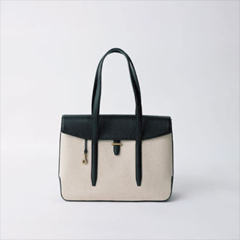 バッグ（32×40×14） 51,700円／ETiAM（ブランドニュース）