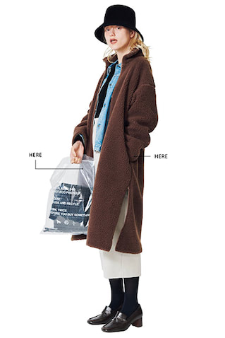 ボアコート 64,900円／PHEENY　デニムジャケット 39,600円／LENO（グッドスタンディング）　ニット（メンズ・一部店舗のみ販売） 9,990円／UNIQLO　スカート 17,600円／uncrave（オンワード樫山）　ハット 30,800円／ラ メゾン ド リリス（スピック＆スパン ルミネ有楽町店）　タイツ 1,320円／17°C（17°C by Blondoll 横浜ジョイナス店）　ローファー 16,390円／A de Vivre
