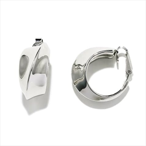 「フープながら重厚」シルバーイヤリング 14,300円／IRIS 47（フーブス）　厚みによってフープでもゆれずにとどまる。