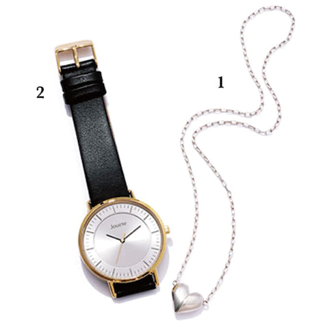 1.ハートネックレス 27,280円／KNOWWHOW（ノウハウ ジュエリー）　きゃしゃなチェーンとの合わせで、シンプルな装いからも浮かない。 2.時計 19,800円／Jouete　レザーベルトが高級感を演出。 ネイビーニット 27,500円／サイ ベーシックス（ビショップ）