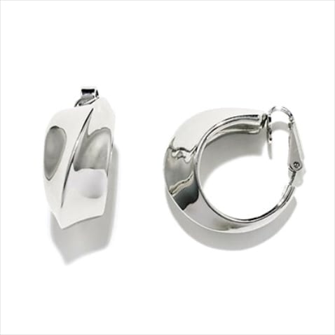 WIDE SILVER： 「フープながら重厚」シルバーイヤリング 14,300円／IRIS 47（フーブス）　厚みによってフープでもゆれずにとどまる。