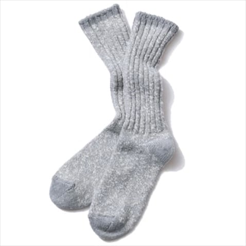 アウトドアブランドらしい通気性に優れた生地  ：グレーソックス（2足セット） 3,190円／L.L.Bean　乾きの速い混紡素材を使用。汗をかきやすいブーツの中でも足はドライなまま。タイトな形で厚手でもすっきり。