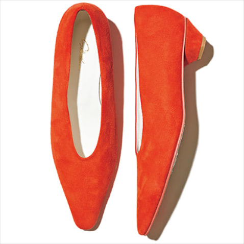 赤アーモンドトゥパンプス（3） 34,000円／Sellenatela（HALL by Sellenatela）　朱色のようなニュアンス。