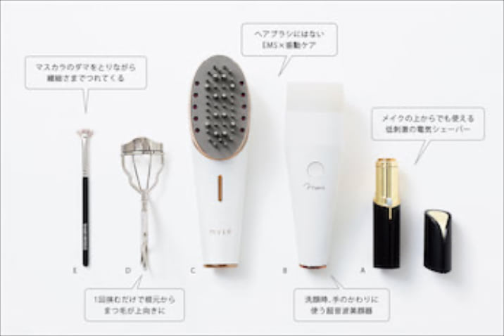 ●D.アイラッシュ カーラー 2,200円／SUQQU　「直角に立ち上げず、ゆるやかなカールを演出してくれます。キープ力もあるので、これ以外は使えません」（PEACE MONKEY ヘアメイク／木部明美さん）●E.J4006 マスカラ 扇段 1,760円／白鳳堂　「以前は数百円で買えるスクリューブラシでマスカラ後とかしていたのですが、思いきって倍以上のものに。1、2回通せばキレイにセパレートするので、メイク時間の短縮に」（化粧品会社経営／常岡さん）