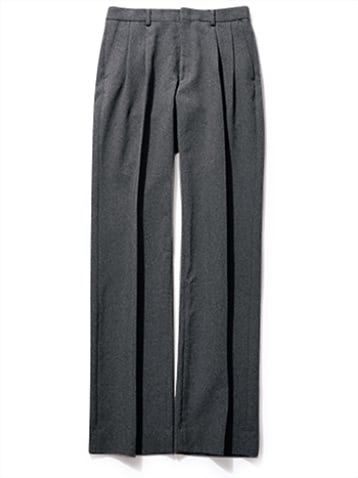 F「きちんとパンツは黒からグレーへ」センタープレスパンツ 20,900円／THE SHINZONE（Shinzone ルミネ新宿店）　見た目はスラックスながら、チノのように快適にはけるストレート。