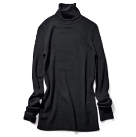 1.【締めつけない】コンパクトなリブタートル  2,990円／UNIQLO　高いネックと細身の形で、黒の端正さをダイレクトに楽しめるリブタートル。肌あたりのいいメリノウールで、タイトながらノンストレスな着心地を追求。