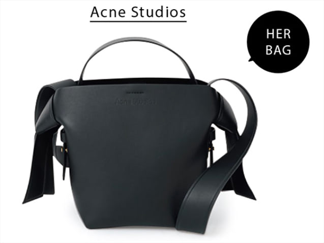 【新藤 マリアさん・モデル】iPadを持ち歩く日には必ず使うAcneのバッグ。基本小さめのバッグしか持たないので、必要な荷物は入るのに大きすぎないサイズが使いやすくて気に入っています。