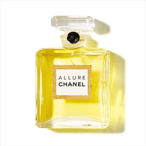 「まとう人によって香りが変化」アリュール 香水 15mL 26,400円／シャネル　つける人の体温で異なる表情を見せるオリジナリティあふれる香水。