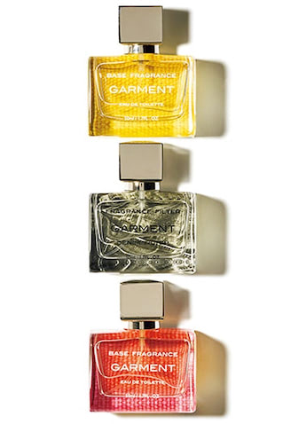 「今日の装いから香水を選択」〈上から〉ガーメント ベースフレグランス イエロー 50mL 14,080円、フレグランス フィルター デニム 50mL 9,680円、ベースフレグランス マゼンタ 50mL 14,080円／以上フォルテ　イエロー、マゼンタなど、色を表現するベースにデニムなどの素材をあらわしたフィルターをレイヤードして使用。何を着ようか？と服装を考えるように、香水選びも色とデザインを組み合わせれば、新たな自己表現の１つに。