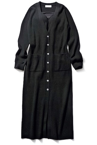 「リブによる心地よい緊張感」： （ビスチェつき） 22,000円／アダム エ ロペ　もたつきをつくらせないハリのあるリブ。付属のインナーで胸元の肌感を微調整。