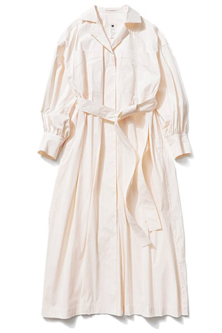 「デコルテをのぞかせて女らしく」： 46,200円／ソブ（フィルム）　背面に細かいタックを入れたフレアシルエットに効く、ジャケット風のえり＆ベルトのきちんと感。