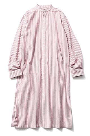 「赤より着やすいあせたボルドー」： 12,650円／KEnTe　オックスフォード風のふっくらとした生地＆ゆとりのある形に、かすれたようなストライプでリラックス。