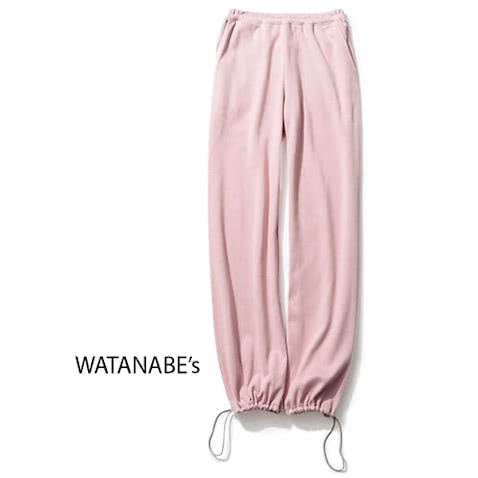 「スエットパンツはキレイ色で」  スエットパンツ 22,000円／Bed&Breakfast（グリードインターナショナル トウキョウ ストア）　派手になりすぎない、くすみがかった薄いピンクの色合いが絶妙。この色みのおかげで、気楽なスエットにもオシャレしている感が。（渡邉さん）