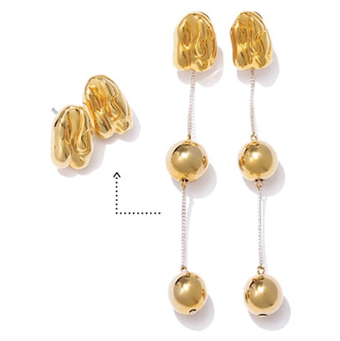 「ロングにもミニマムにも変形」： ゴールドボールロングピアス 15,400円／ソワリー　４粒のボールがついたチェーンピアス。ボールチェーン先端の穴に単体でも着用できるピアスのポストを通すことで、ロングピアスに変化。繊細なチェーンだから長さはあっても軽やかな印象。