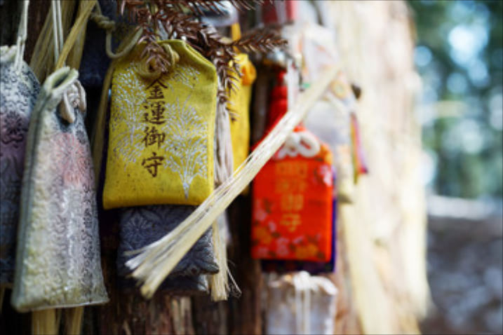 話が少しそれますが、お守りつながりで、「いろいろな場所でお守りを授かると神様がケンカするのではないか」と心配される方もよくいらっしゃいます。でも、そんな心が狭い神様はいらっしゃらないと思うので、そこは気にしなくても大丈夫だと思います。