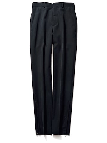【BASIC】Ⓑスーツライクな「細身」で黒のスラックス： 黒パンツ 42,900円／beautiful people（ビューティフルピープル 青山店）　ハイウエスト＆細いテーパードで脚長効果を発揮。すそのサイドにあるジッパーを上げると、スリットになる。