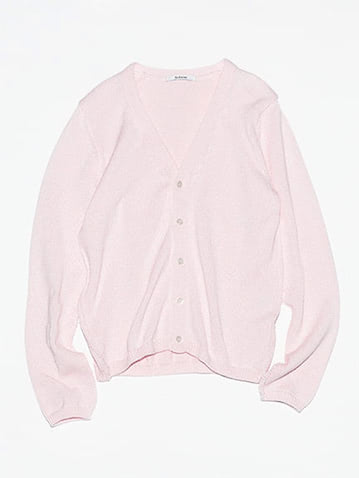 pink cardigan： ピンクニットカーディガン 30,800円／SLOANE　コンパクトなサイジングですっきりと。