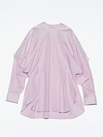 lavender shirt： ラベンダーシャツ 57,200円／beautiful people（ビューティフルピープル 青山店）　ドルマンスリーブ×ペプラムラインをドッキング。凝った形でフェミニンな色も辛口仕様に。