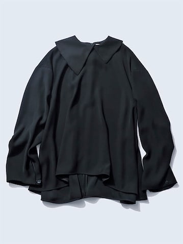 LONG FRILL： 黒ブラウス 19,800円／ダブルスタンダードクロージング（フィルム）　肩からすそにかけてつながる、分量多めのフリルも黒なら大人びた甘さに。