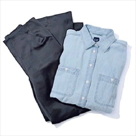 「黒を支えにデニムシャツ」： デニムシャツ（2月下旬展開予定） 6,990円／Gap（Gap新宿フラッグス店）　サテンパンツ 39,600円／ルーム エイト ブラック（オットデザイン）　サテンの光沢がデニムをリッチに。