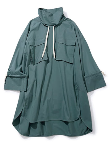 「ラクできるかぶれるアウター」 ●スタンドカラーチュニック 38,500円／nagonstans　「コーディネートが隠れるロングシャツを、春先のアウターがわりに。メンズっぽいハイネックが首元のポイントになり、顔まわりがあっさり見える心配もなし」（出口さん）