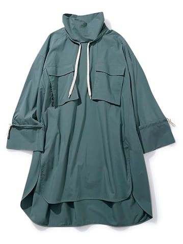 ラクできる「かぶれるアウター」:  スタンドカラーチュニック 38,500円／nagonstans　コーディネートが隠れるロングシャツを、春先のアウターがわりに。メンズっぽいハイネックが首元のポイントになり、顔まわりがあっさり見える心配もなし。（出口さん）