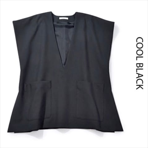 手持ち服がスマートな表情に:  黒プルオーバー 27,500円／アストラット（アストラット 新宿店）　深めのVネックと適度なハリ感が相まって、プラスするだけで装いにきちんと感をもたらせる。ミニマルなデザインなので、白ロンTからシャツ、ワンピまで何にでも合う。（岩田さん）
