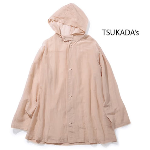 シャツとフーディ両方のよさがある:  シャツ 28,600円／メヤメ（ソークロニクル）　軽いはおりが欲しいと思っていたとき、展示会で見つけてオーダー済み！ シャツならではの洗練された感じはあるけれど、一般的なシャツほどかっちりしない。シアーな生地で夏まで活躍の予感。（塚田さん）