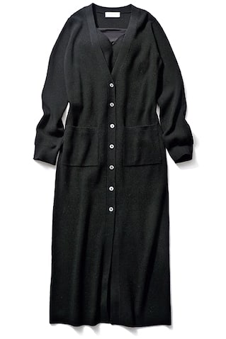 「リブによる心地よい緊張感」（ビスチェつき） 22,000円／アダム エ ロペ　もたつきをつくらせないハリのあるリブ。付属のインナーで胸元の肌感を微調整。