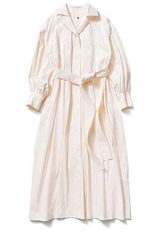「デコルテをのぞかせて女らしく」:   46,200円／ソブ（フィルム）　背面に細かいタックを入れたフレアシルエットに効く、ジャケット風のえり＆ベルトのきちんと感。