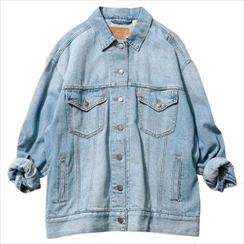 シャツみたいに薄手なGジャン： デニムジャケット 14,300円／リーバイス®（リーバイ・ストラウス ジャパン）　Gジャンによくある、体になじみにくい生地のかたさが払拭されたシャツのような質感。そでまくりもしやすいので、トップス感覚で着るのも楽しめそう。（渡邉さん）