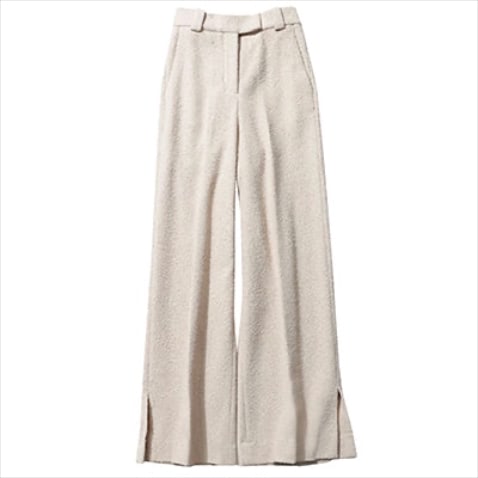 クリームパンツ 47,300円／BY MALENE BIRGER（S&T）　ツイードのような少し重みのある風合いの白なので、トップスとの調和が図りやすく、はくだけでさまになる。単純なロンT合わせも、計算ずくのようなバランスに仕上がります。（渡邉さん）
