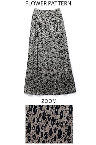 甘いというよりシックな小花柄： スカート 31,900円／AKANE UTSUNOMIYA（ブランドニュース）　くすんだベージュと黒が、ヴィンテージライクな花柄をキレイめに誘導。落ち感も手伝って柄でも上品。（樋口さん）