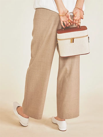 WHITE : SWEAT TOP　 BEIGE : HIGH WAIST PANTS