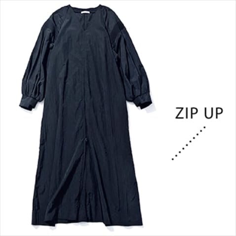 【フロントの開け閉めで2WAY使用】 □ジップを開けてスリットトップスのように。 □ジップを閉じればシンプルなAラインに。  ●黒ジップワンピース 17,600円／emmi atelier（エミ ニュウマン新宿店）　カサッとしたリサイクルナイロンタフタ素材。