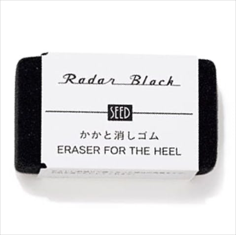 消しゴムのような軽石：かかとの角質を削りすぎない。 Radar Black かかと消しゴム 990円／ミノウラ　肌を傷めにくい、ほどよいかたさが特徴。こすると消しゴムのように軽石が角質と一緒に削れ落ちていくので、常に清潔なコンディションで使える。