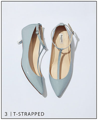 ブルーパンプス（4.5）（3月上旬展開予定） 61,600円／Repetto（ルック ブティック事業部）　Tストラップ＋ペールブルーのレトロなデザインを、ほっそりとしたつま先で大人っぽく。ヒールは白をミックスした水色とのバイカラー。