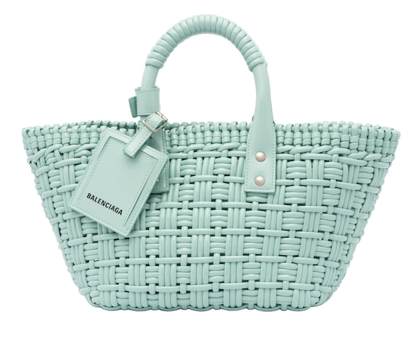 バッグ「BISTRO XS BASKET」（W41×H21×D13 cm・新色2色)　各85,800円　春から夏の装いにフィットする、まろやかな発色。ともにフェイクカーフスキンを使用。