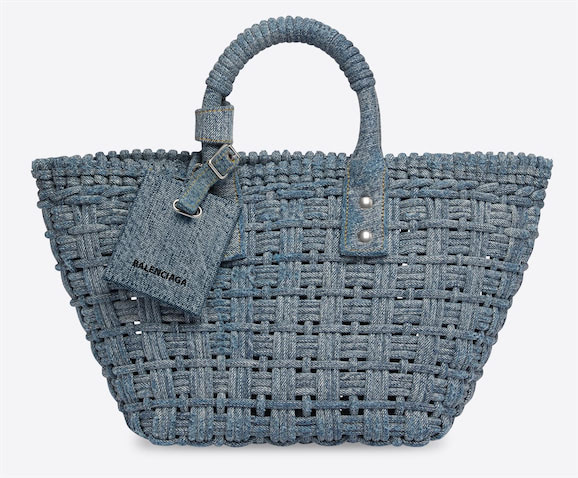 バッグ「BISTRO XS BASKET」 (W41×H21×D13 cm・新素材)　99,000円　ナチュラルでありながらも存在感のある、デニム素材の新モデル。上品な装いをほどよくカジュアルダウンさせたいときに最適。